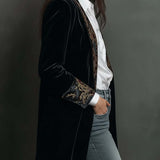 Léontine - Blazer Noir Baroque Imprimé Ajusté