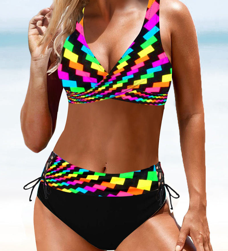 Ève - Bikini Coloré et Joyeux