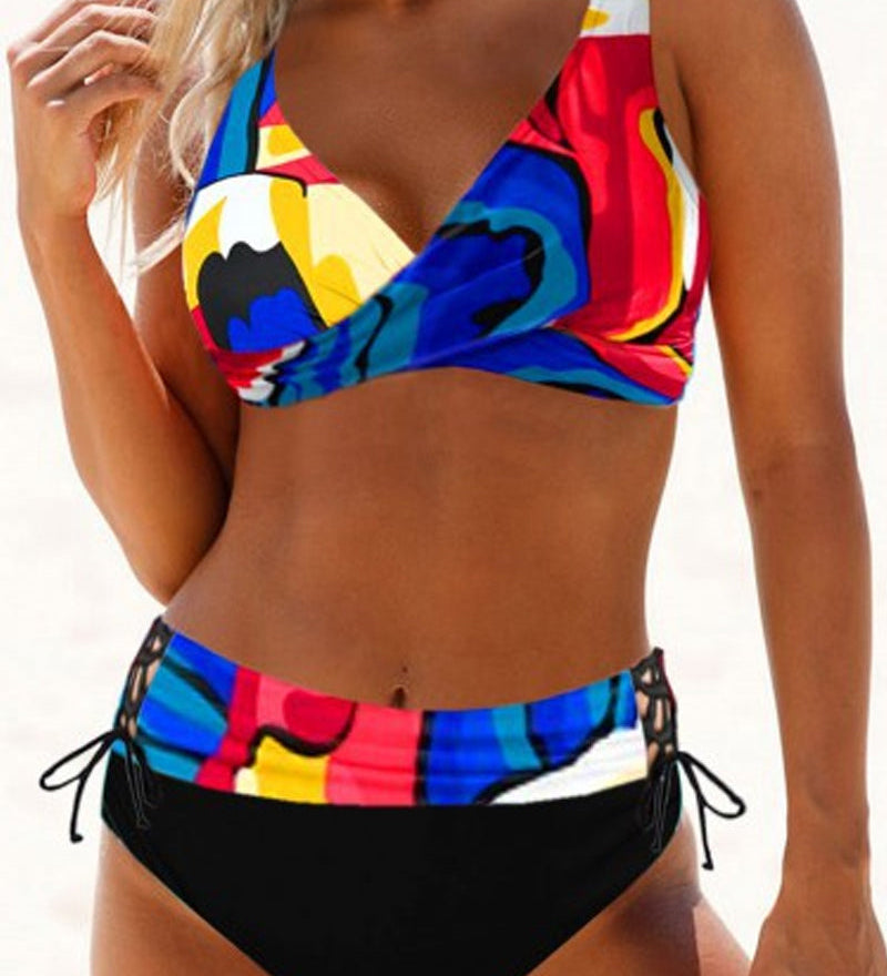 Ève - Bikini Coloré et Joyeux