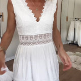 Kim - Robe en Dentelle avec Décolleté en V