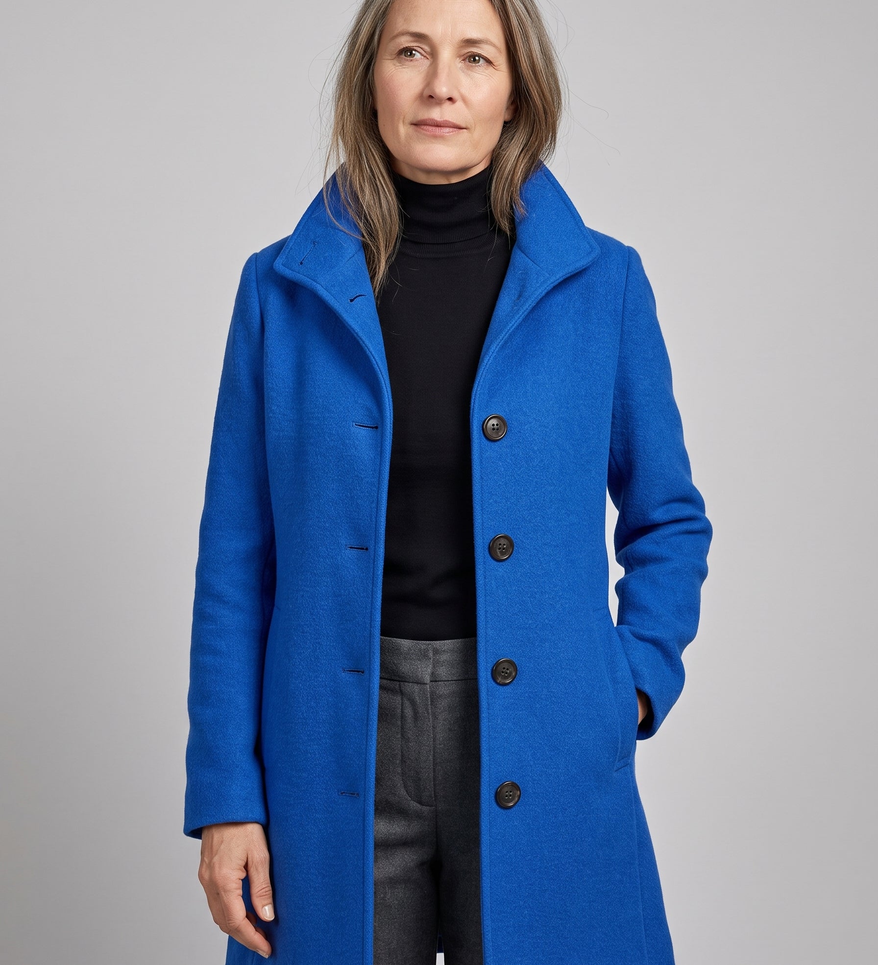 Helena – Manteau d’hiver long femme, col montant et boutonnage classique