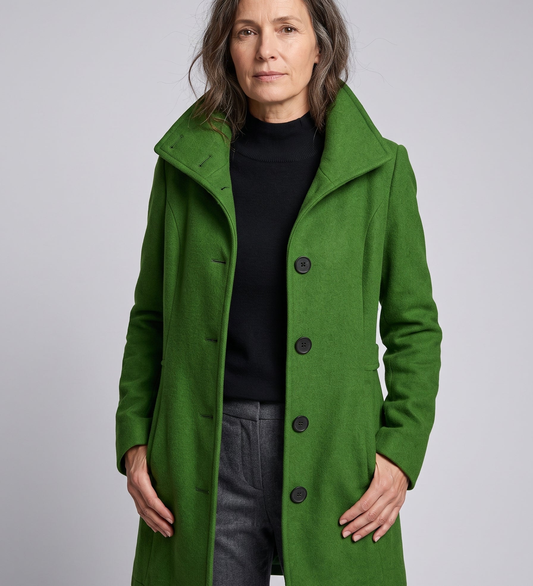 Helena – Manteau d’hiver long femme, col montant et boutonnage classique