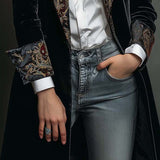 Léontine - Blazer Noir Baroque Imprimé Ajusté